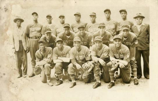 A group of men pose together in their baseball uniforms.