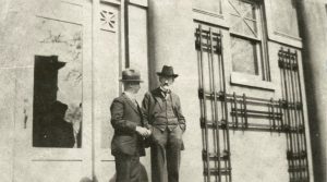 William J. Forsyth and T. C. Steele outside the John Herron building, ca. 1915
