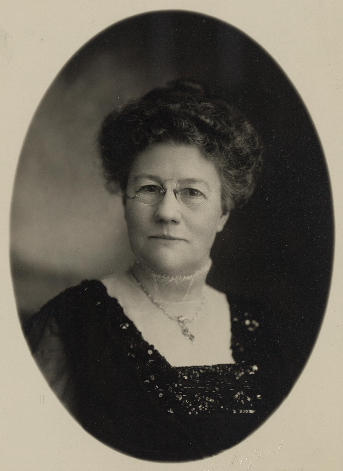 Portrait of Ida Husted Harper showing her from shoulders up.