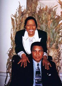 Julia Carson and Muhammad Ali pose for picture on October 31, 1996 during his support for Julia Carson's campaign for the U.S. Congress. 