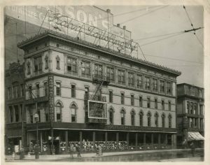 From 1899 to about 1915, Kahn's Tailoring occupied the northwest corner of Washington and Meridian Streets.