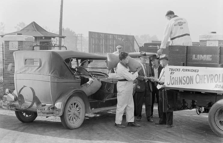 salvation-army-indianapolis-star-penny-ice-fund-volunteer-providing-ice-to-children-and-families-to-combat-the-summer-heat-ca-1930s-2-1-cropped.jpg