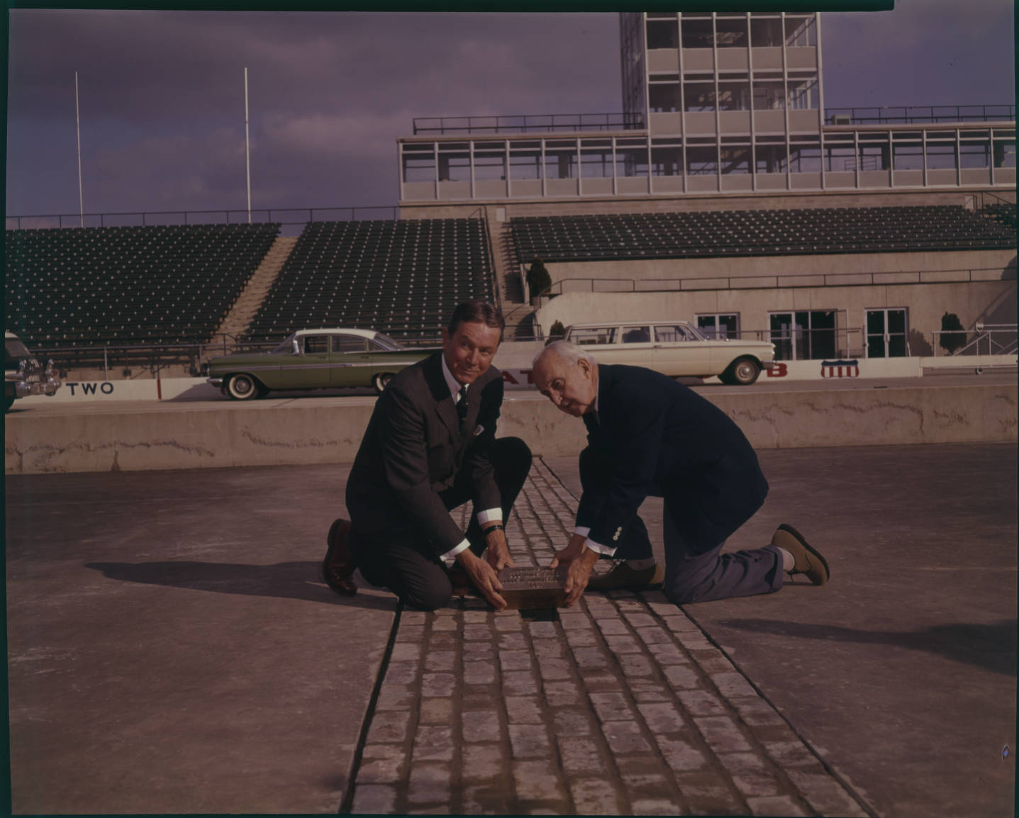 inaugural-race-winner-ray-harroun-lays-down-the-golden-brick-with-hulman-1961-4-full.jpg