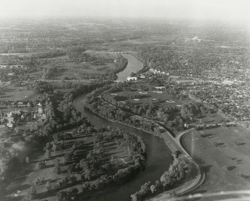 Aerial view of Riverside Park. Riverside Amusement Park and Naval Armory can be seen towards the upper right-hand center of the image.