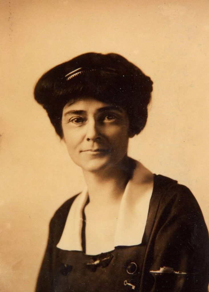 Headshot of Clara Burnside.